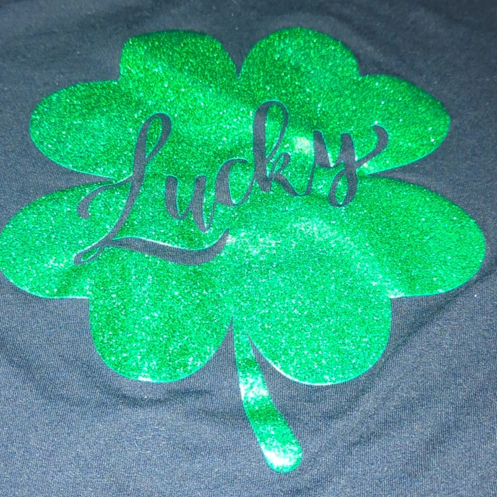 WAY TO CELEBRATE! Lucky Glittery Shamrock ☘️ T-shirt L (12-14)